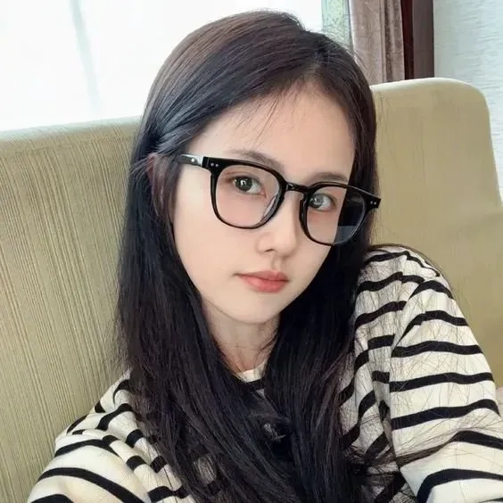 Vẻ đẹp của người con gái xinh đẹp nhất thế giới khiến bao người say mê.