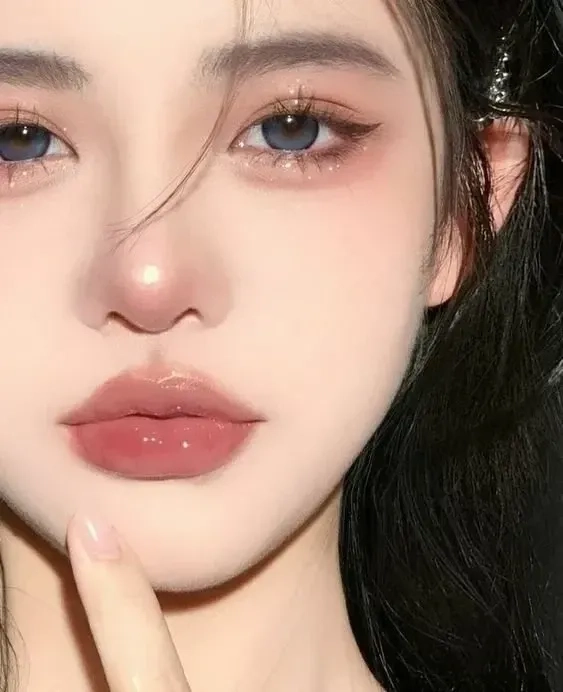 Ảnh gái xinh chụp dáng, tôn lên vẻ đẹp nữ tính và duyên dáng.