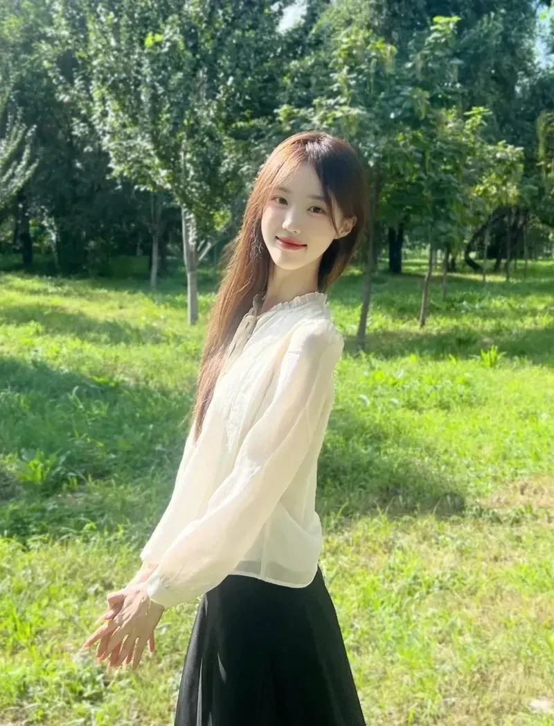 Gái xinh chụp ảnh sexy, mang đến sự hấp dẫn đầy lôi cuốn.