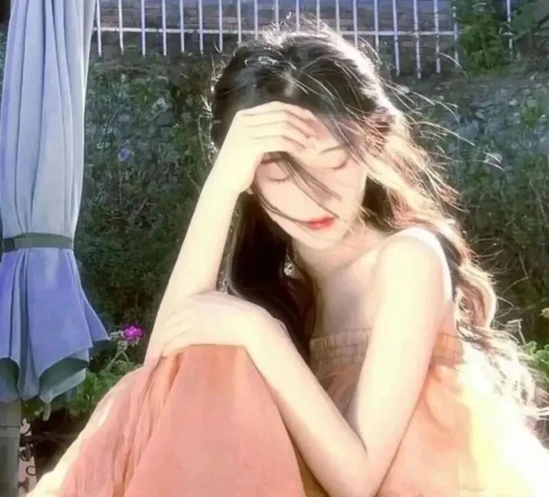 Hình ảnh gái xinh lớp 7, rạng ngời với nụ cười tỏa sáng.