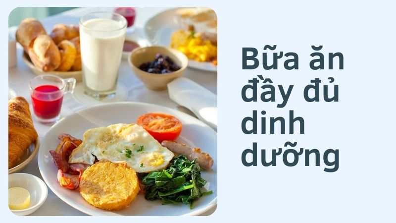 Bữa ăn đầy đủ dinh dưỡng với rau xanh và protein nạc