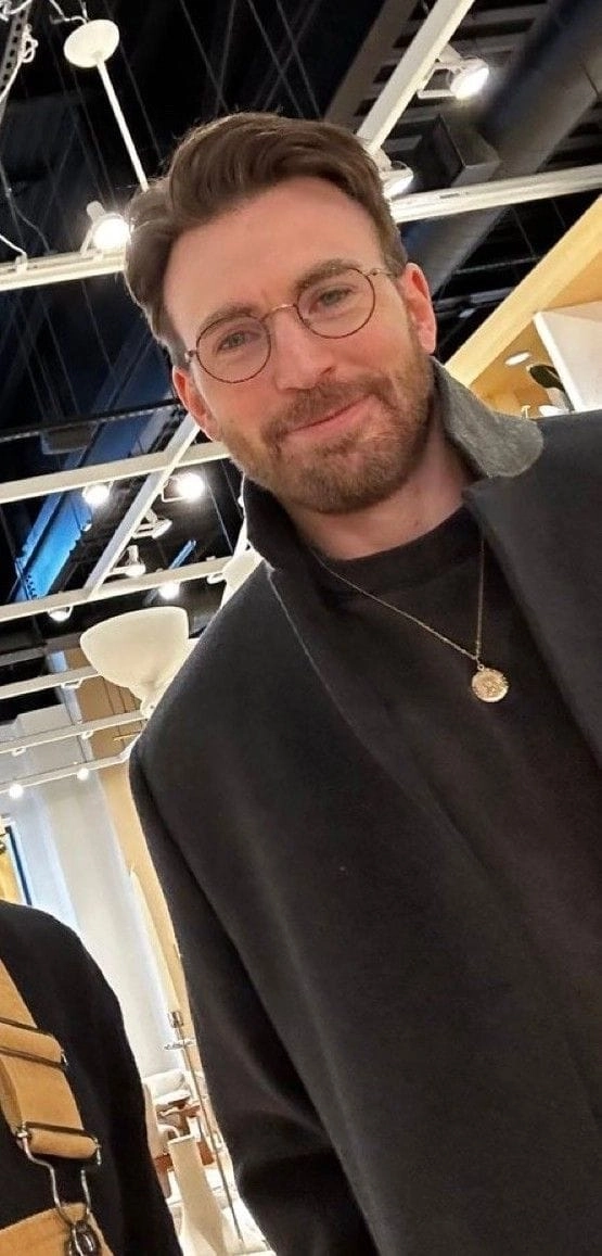 Chris evans british được biết đến trong lĩnh vực truyền hình