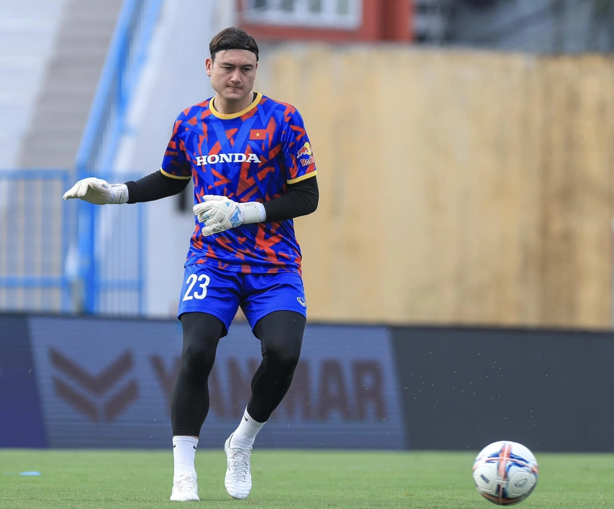 Tại sao Đặng Văn Lâm không bắt chính gần đây