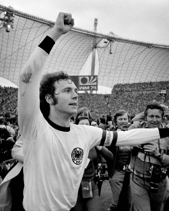 Allianz arena franz beckenbauer platz münchen nổi bật