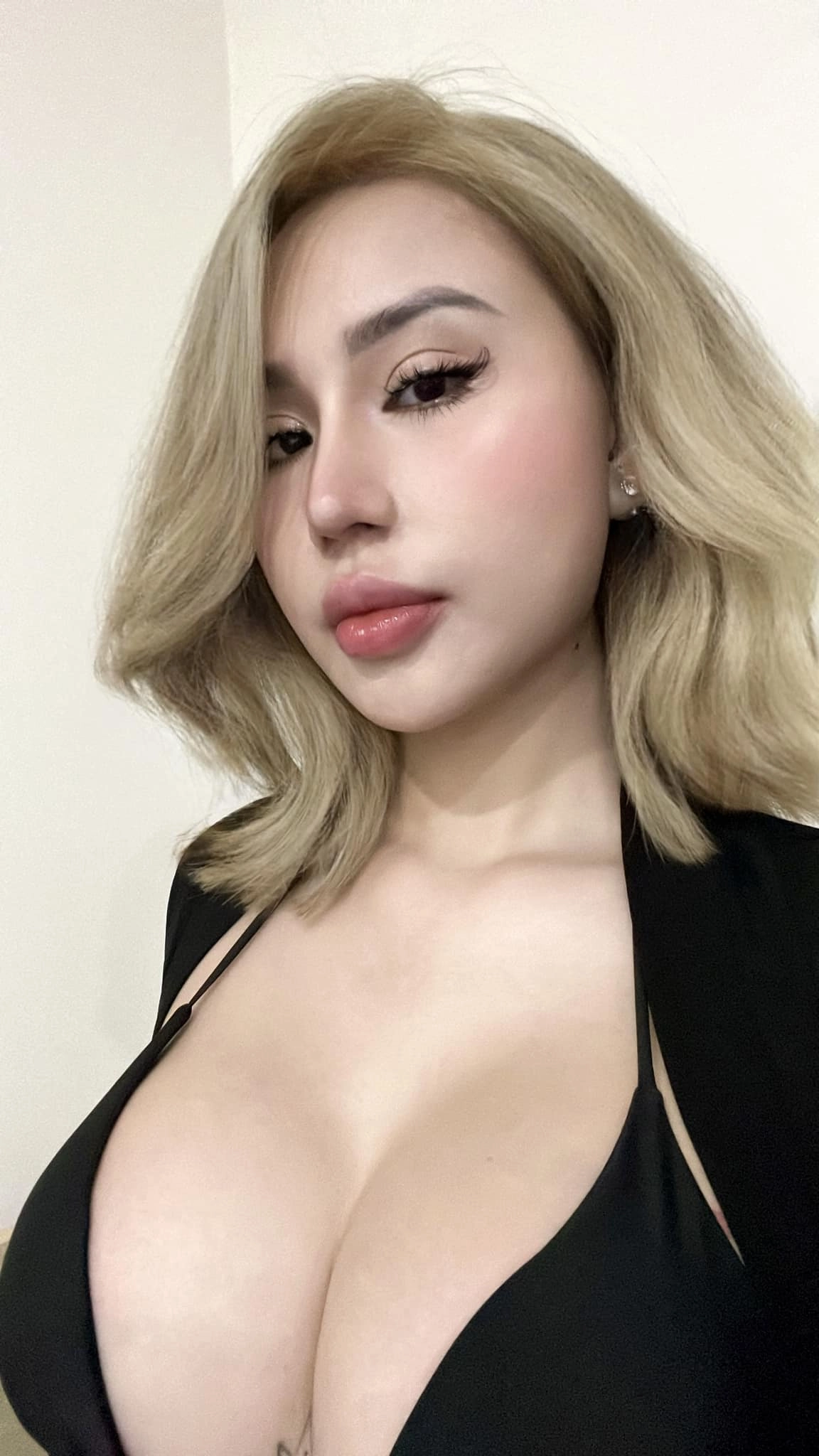 Gái xinh cười mang lại cảm giác vui vẻ tự nhiên