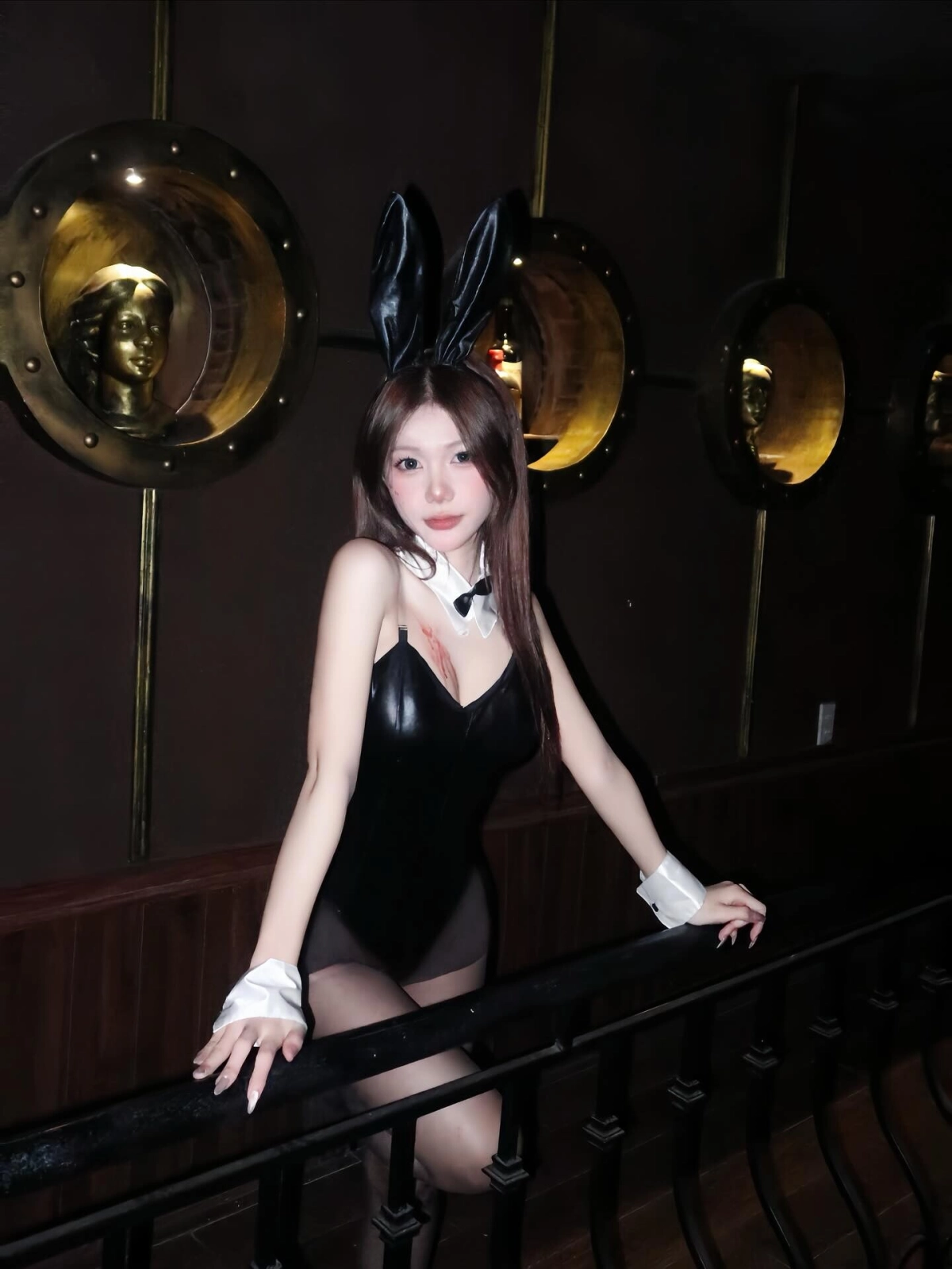 Gái chân dài mặc bikini khoe vóc dáng đẹp