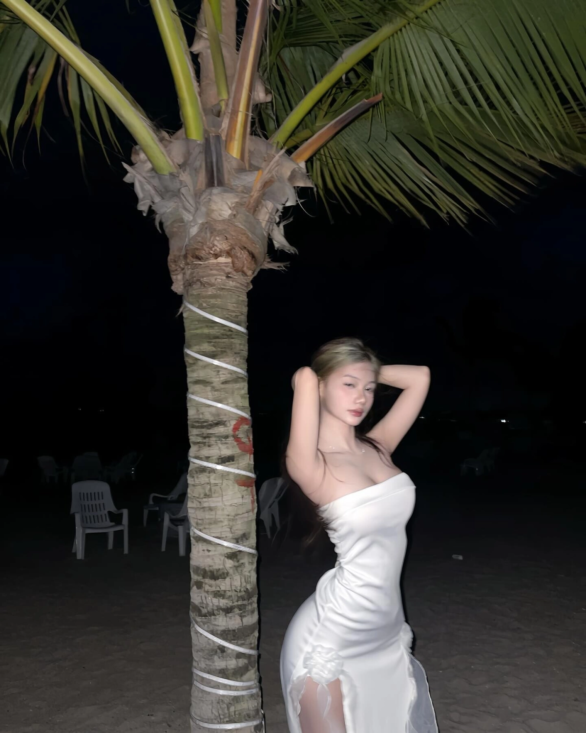 Anh gái mặc bikini được tìm kiếm nhiều trên mạng