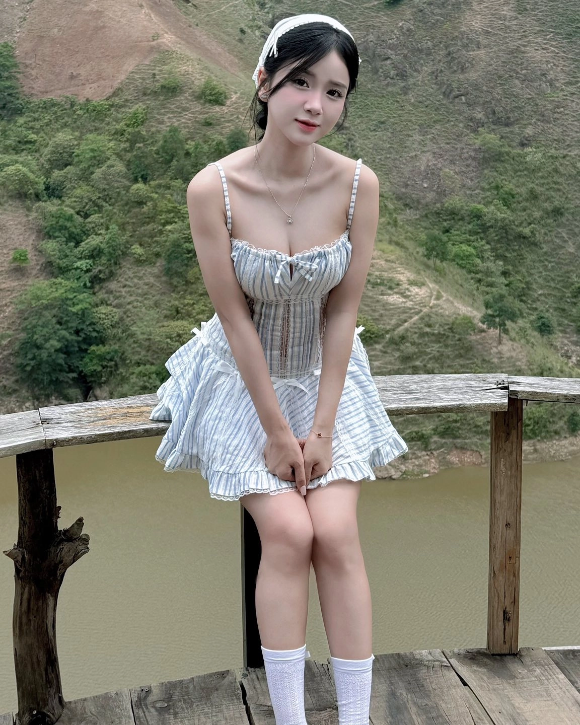 Gái đẹp váy ngắn mang nét cuốn hút riêng