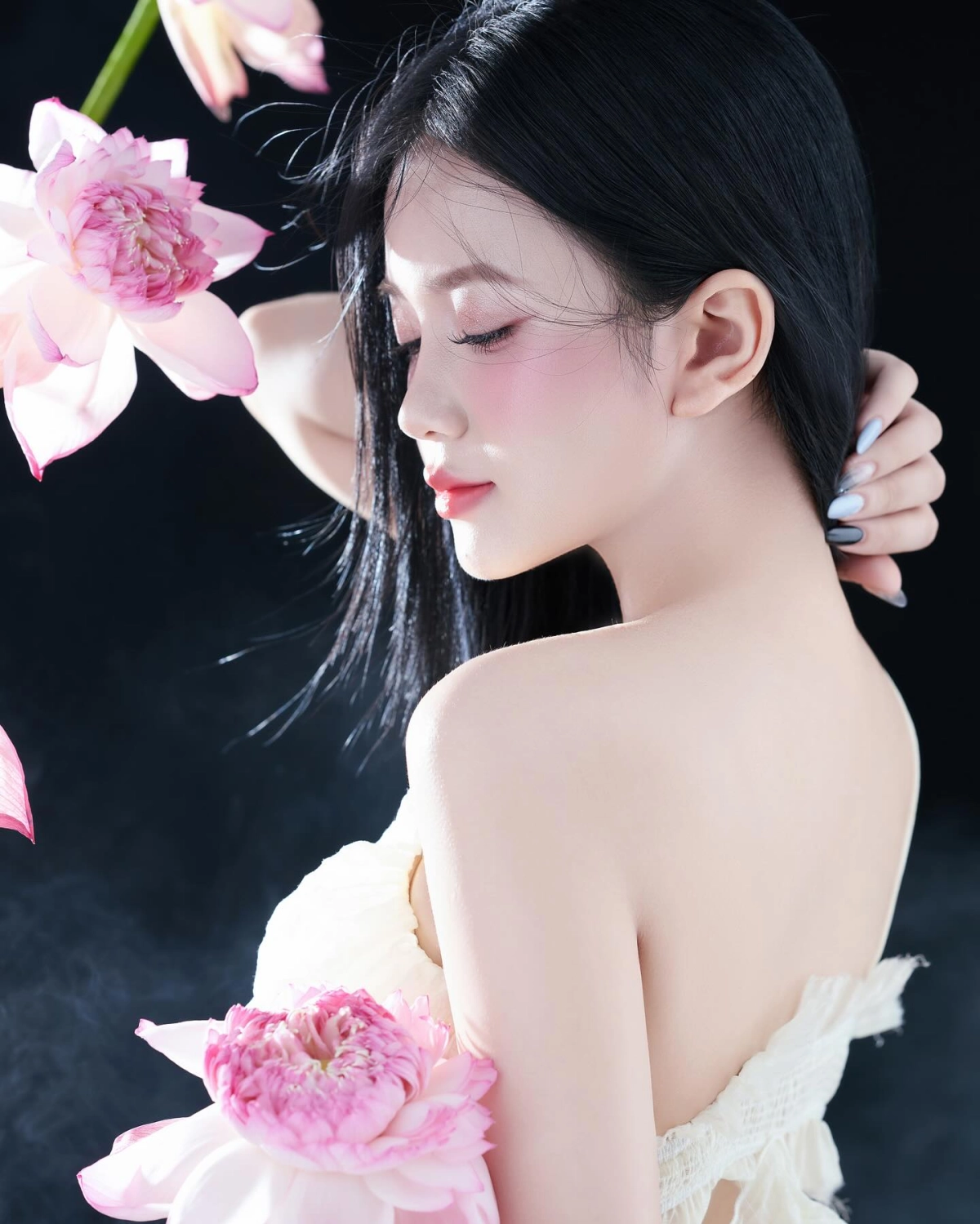 Gái đẹp mông to thể hiện vẻ đẹp hình thể