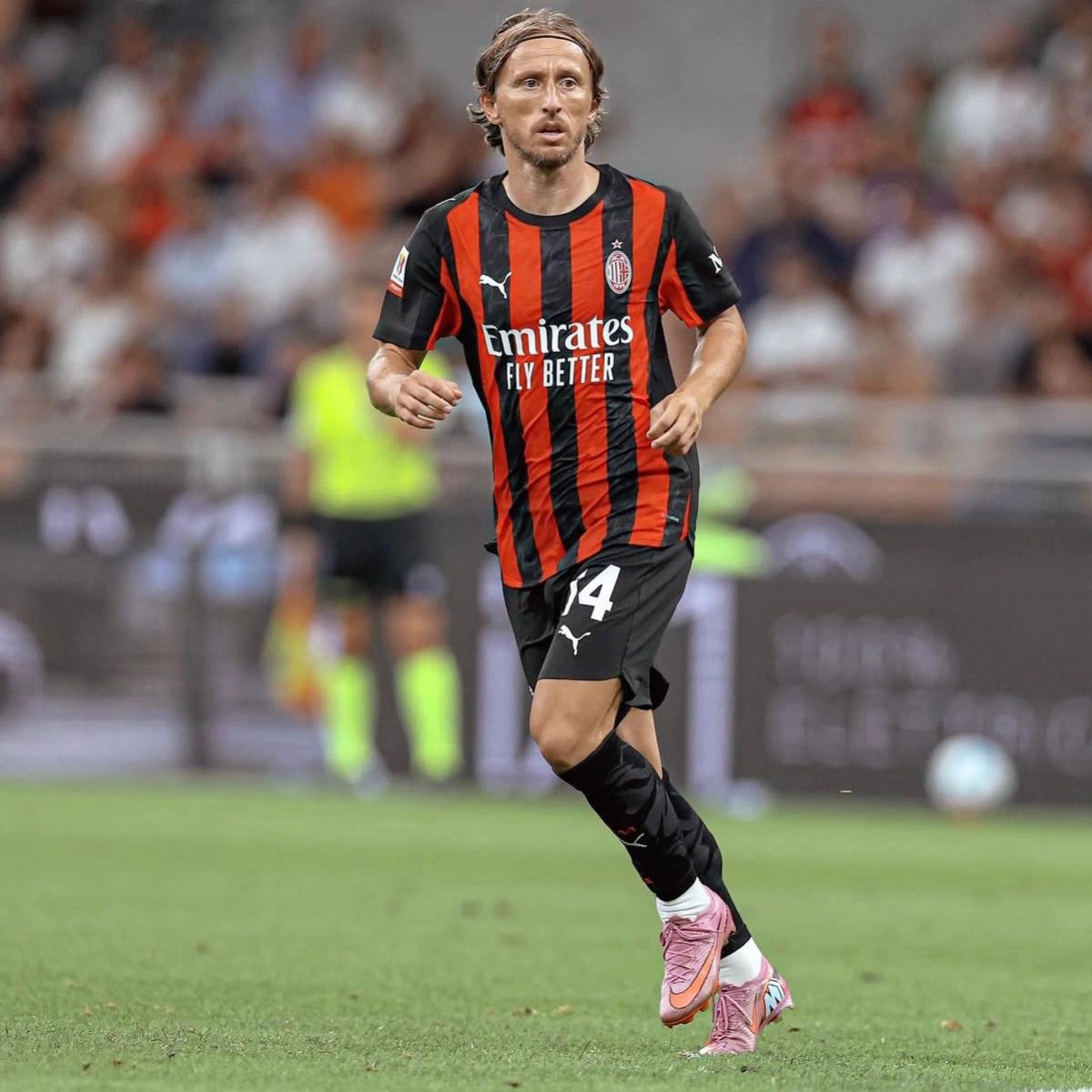 Luka modrić là huyền thoại tiền vệ hàng đầu