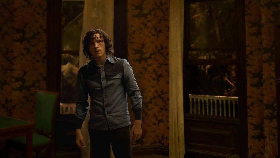 Tom holland umbrella khiến fan vô cùng thích thú