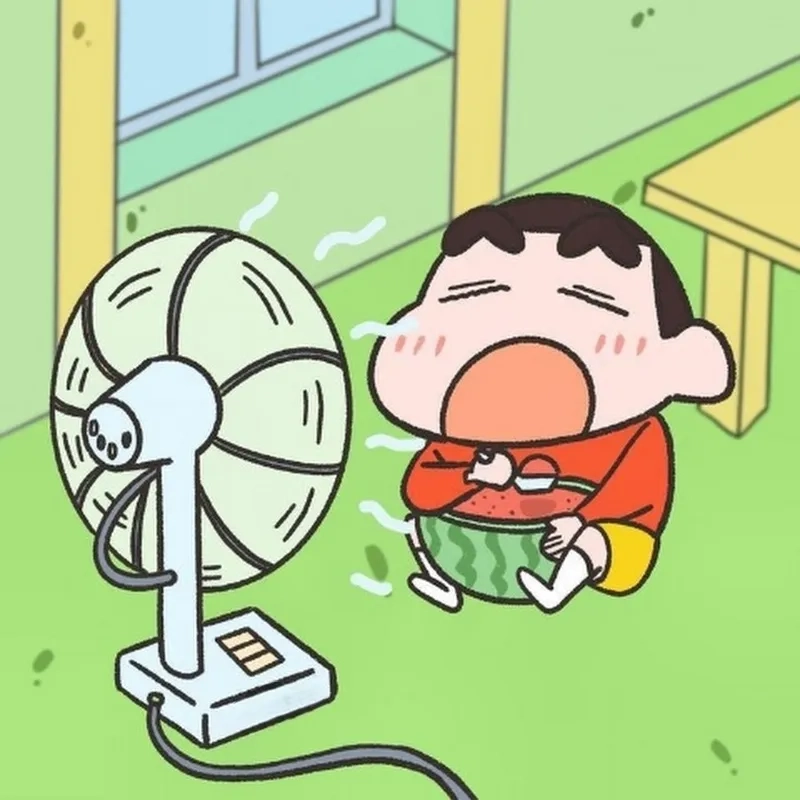 Ảnh cu Shin dễ thương mang cảm giác vui vẻ.