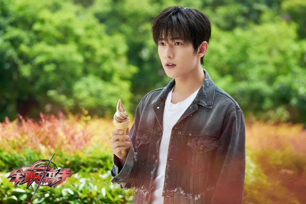 Dương Dương tuổi ngoài 30 nhưng phong độ ổn định.