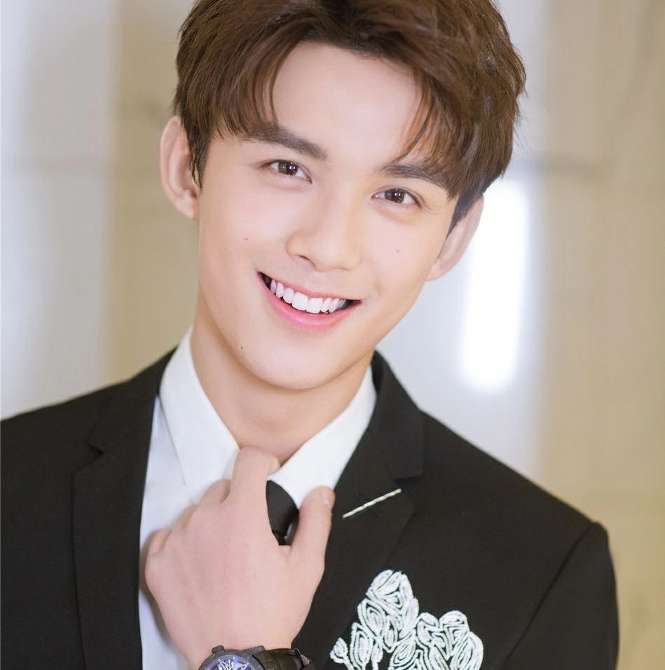 Tiểu sử Ngô Lỗi gắn liền với sự nghiệp diễn xuất từ nhỏ.