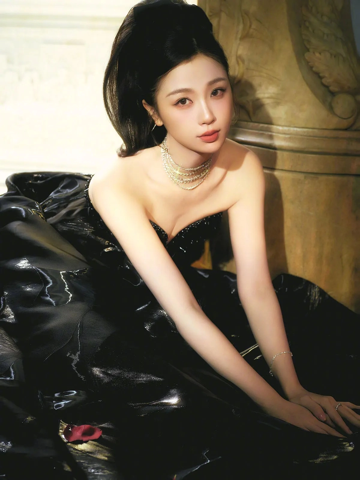 Review phim Ngu Thư Hân thường đánh giá cao lối diễn tự nhiên và biểu cảm.