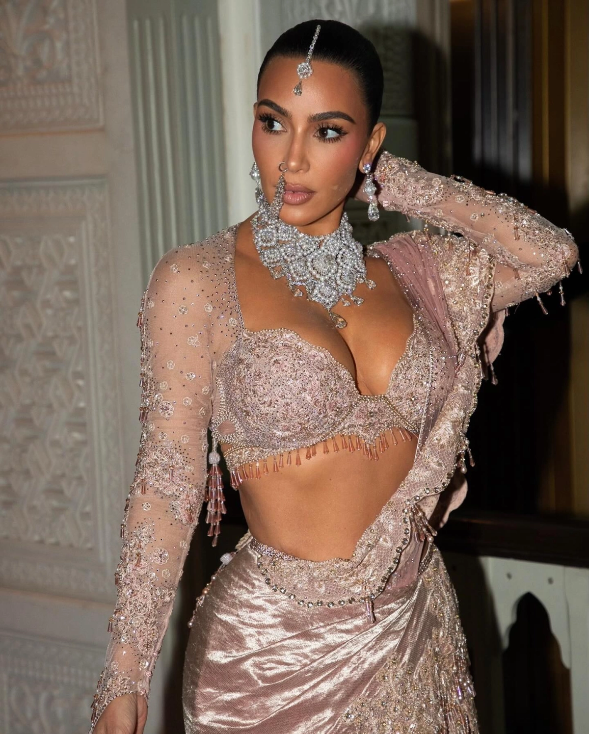 Theo dõi cuộc sống thường nhật của nữ tỷ phú thông qua trang cá nhân kim kardashian ig.