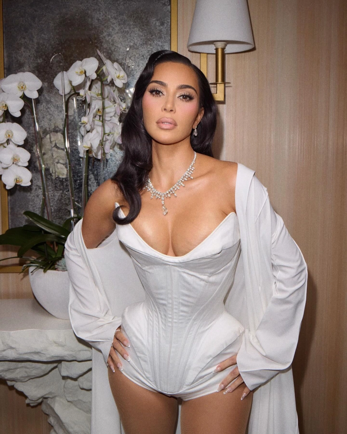 Vẻ đẹp mặn mà và phong cách thời trang đẳng cấp ở ngưỡng âge kim kardashian.