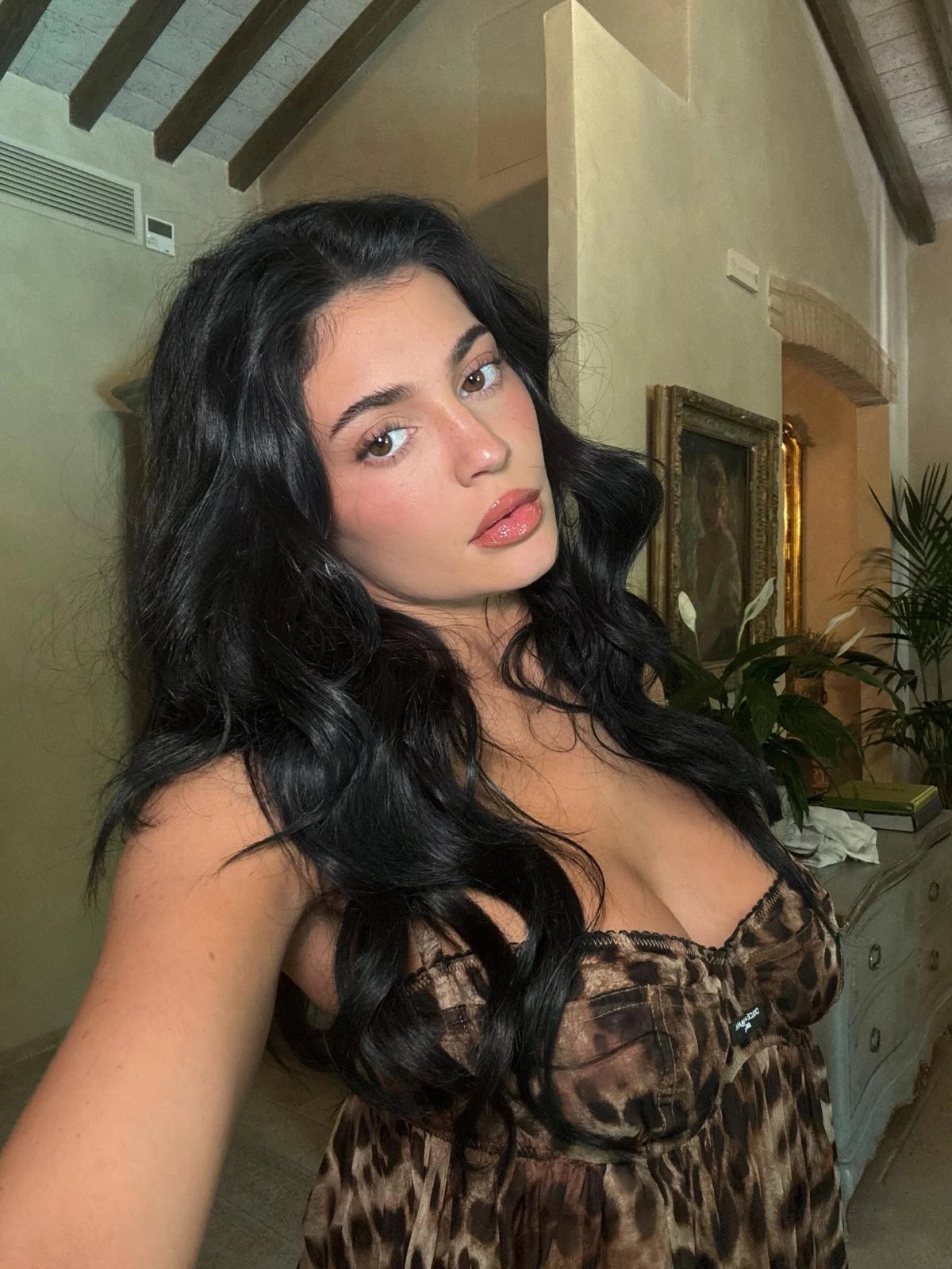 Sự nghiệp lẫy lừng của cô nàng khi bước sang độ age kylie jenner đầy mặn mà.